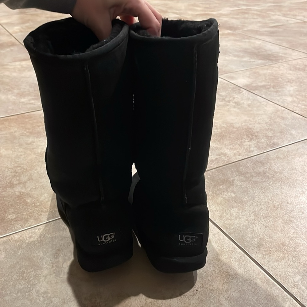 Used Condition Classic Medium Height Uggs - image 4